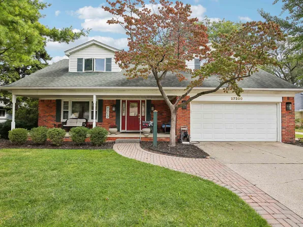 27200 Gilbert Dr, Warren, MI 48093