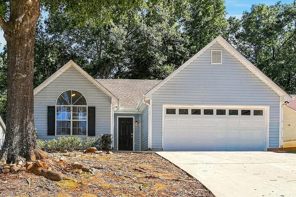 3 bed, 2.0 bath, 1229 sqft, $1,760 — Photo 1