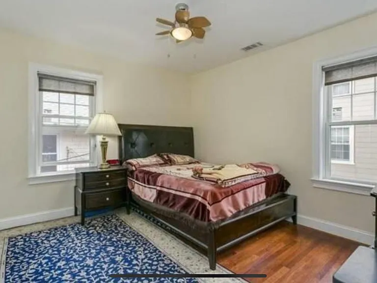 12 Eliot Cres #1 — Photo 1