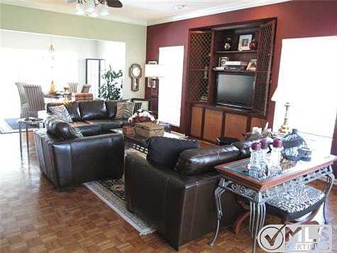 4th image of 269 N Country Club Dr