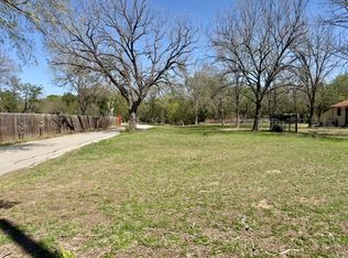 600 Sabine St, Lockhart, TX 78644