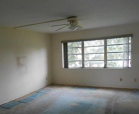 2nd image of 19001 NE 14th Ave APT 207