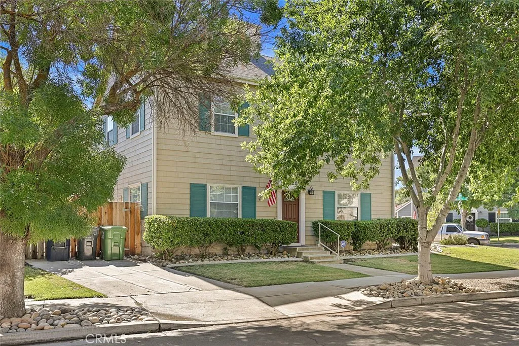3320 Strawberry Pl photo 1