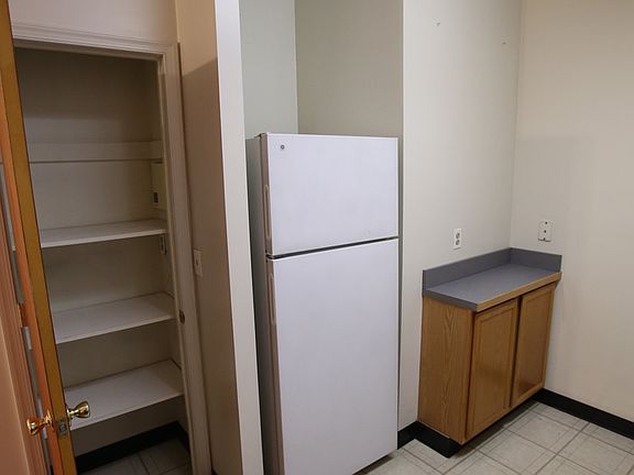2nd image of 1532 Green St APT 1R