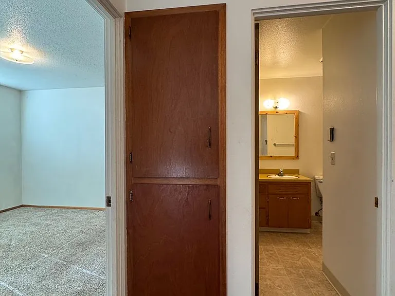 1500 Glen Dr — Photo 9