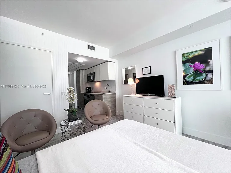 1300 Brickell Bay Dr #U1813 — Photo 12