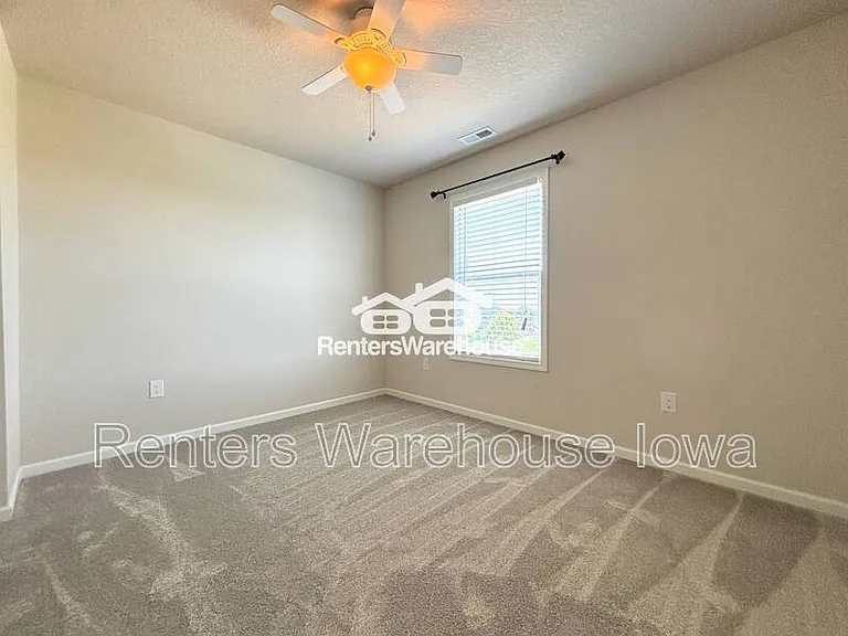 52 SE Booth Ave — Photo 14