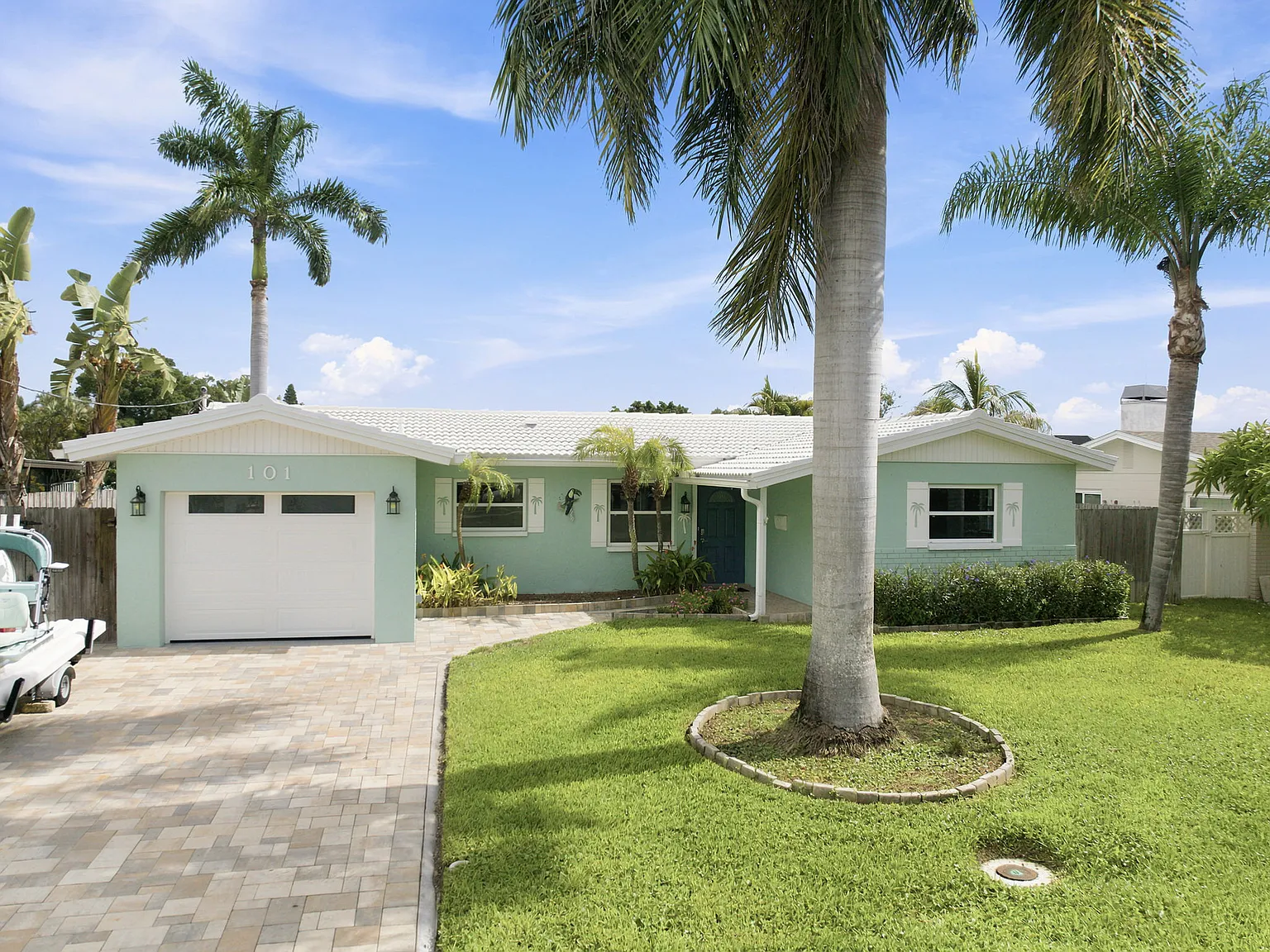 3 bed, 1360 sqft, $5,800 — Photo 3