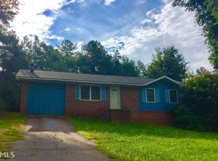 1352 Pine Hill Dr, Elberton, GA