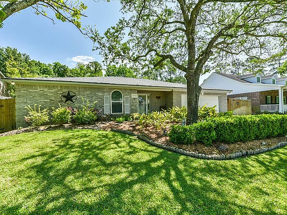 4th image of 12710 New Cypress Dr