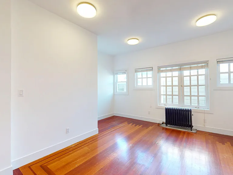1433 Clay St #15 — Photo 6