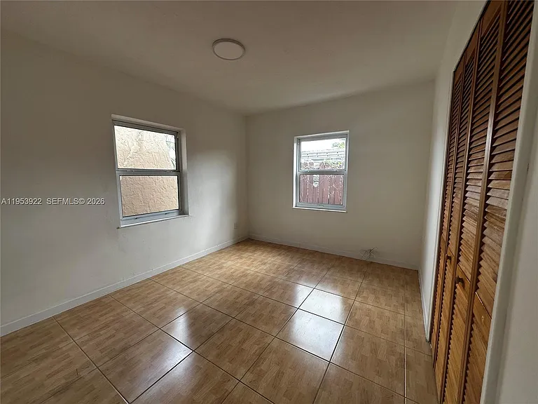 350 W 34th St — Photo 12