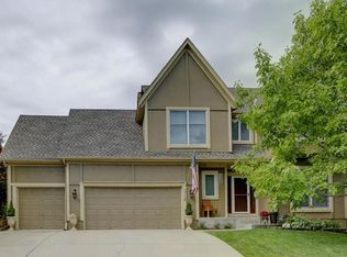 13120 S Hallet Ct, Olathe, KS 66062