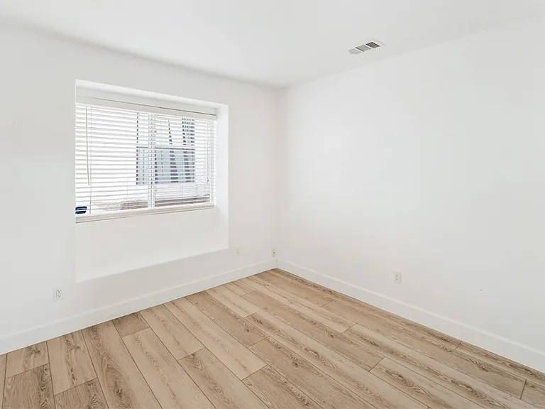 9724 Panorama Cliff Dr — Photo 29