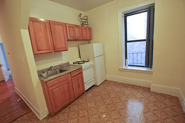 Rented by Jonis Realty | media 12