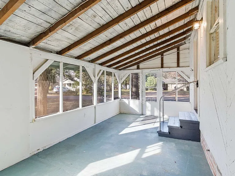 20 Martha Ave — Photo 26