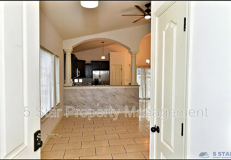 13136 Wellington Dr — Photo 6