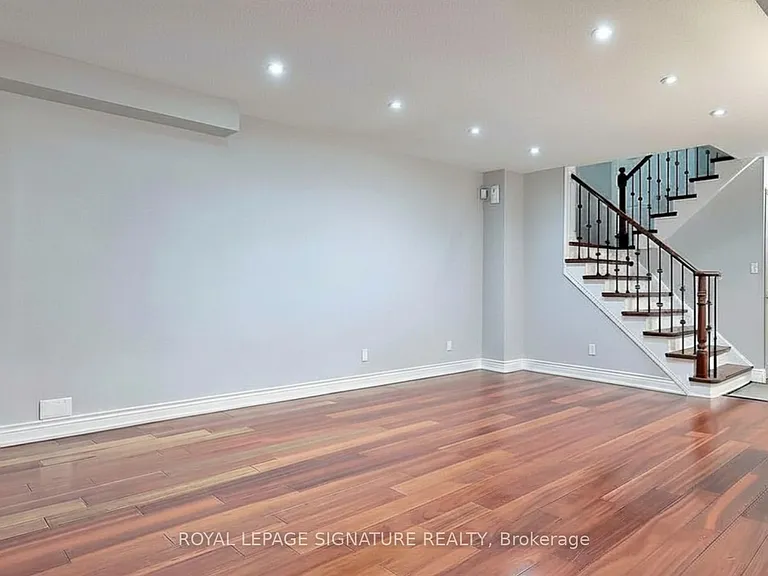 74 Deanscroft Sq — Photo 6