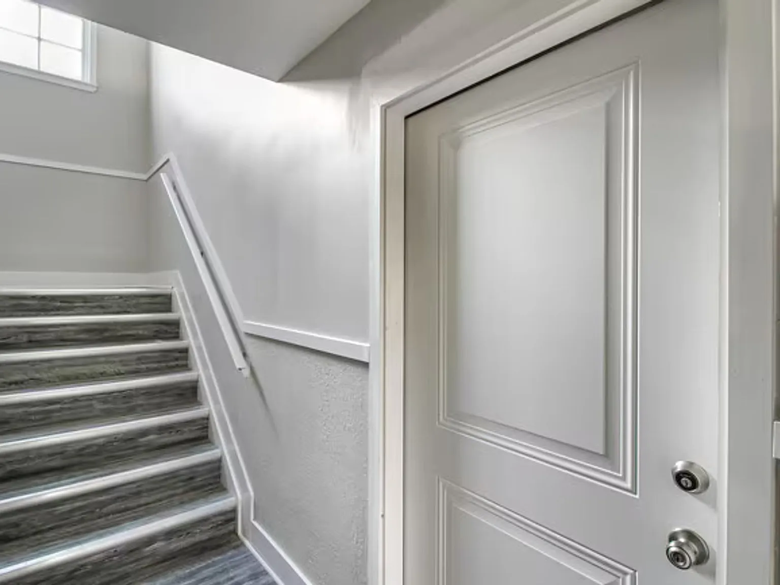 Wilshire Apartments — Photo 4