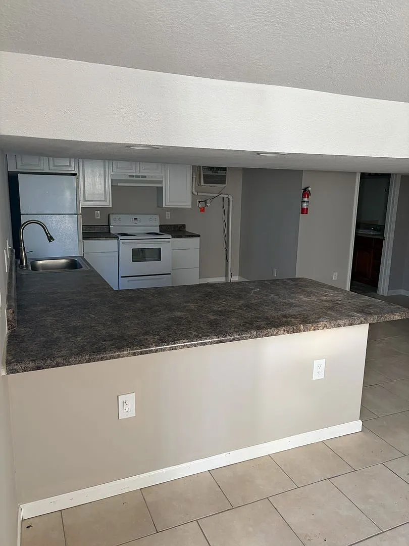 407 Pecan Street — Photo 2