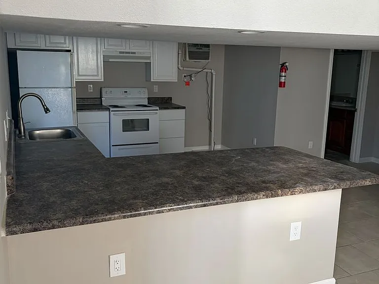 407 Pecan St — Photo 2