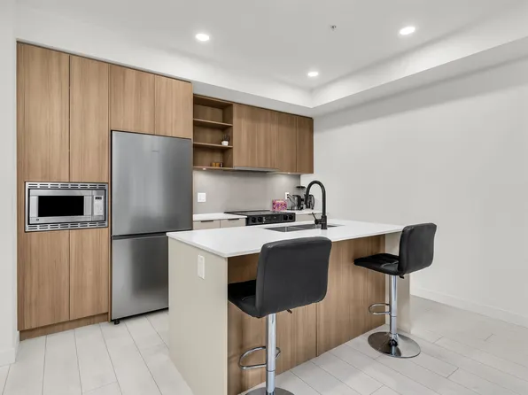 13439 94a Ave #204, Surrey, BC V3V 0G9