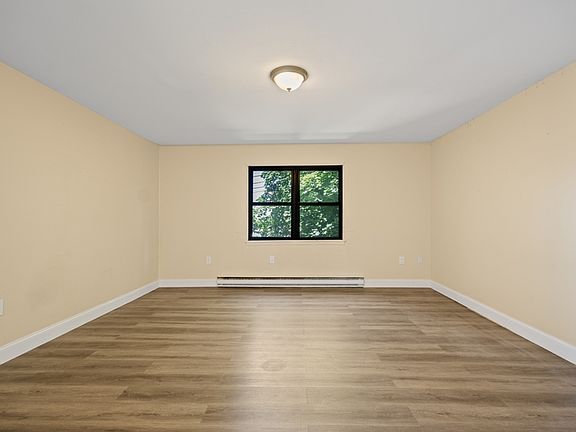 4th image of 417 Boulevard St
