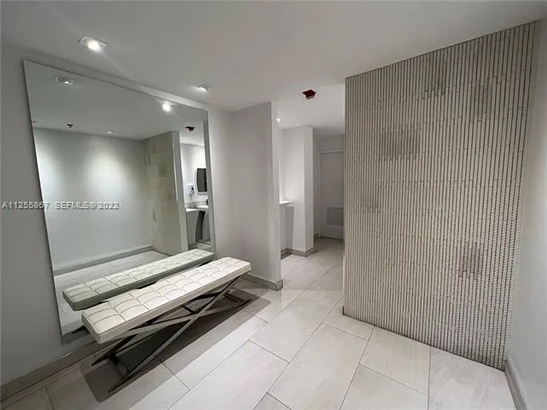 5161 Collins Avenue Cu #1711 — Photo 35
