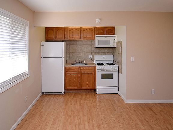 5th image of 616 N 46th St APT 5