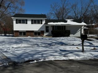 108 Cedarwood Ct, Bolingbrook, IL