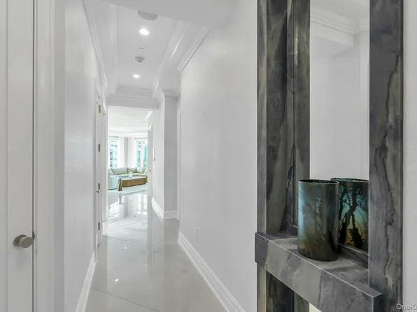 3000 Royal Court #3306 PH, North Hills, NY 11040