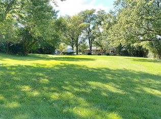 7S394 Midfield Dr, Aurora, IL 60506