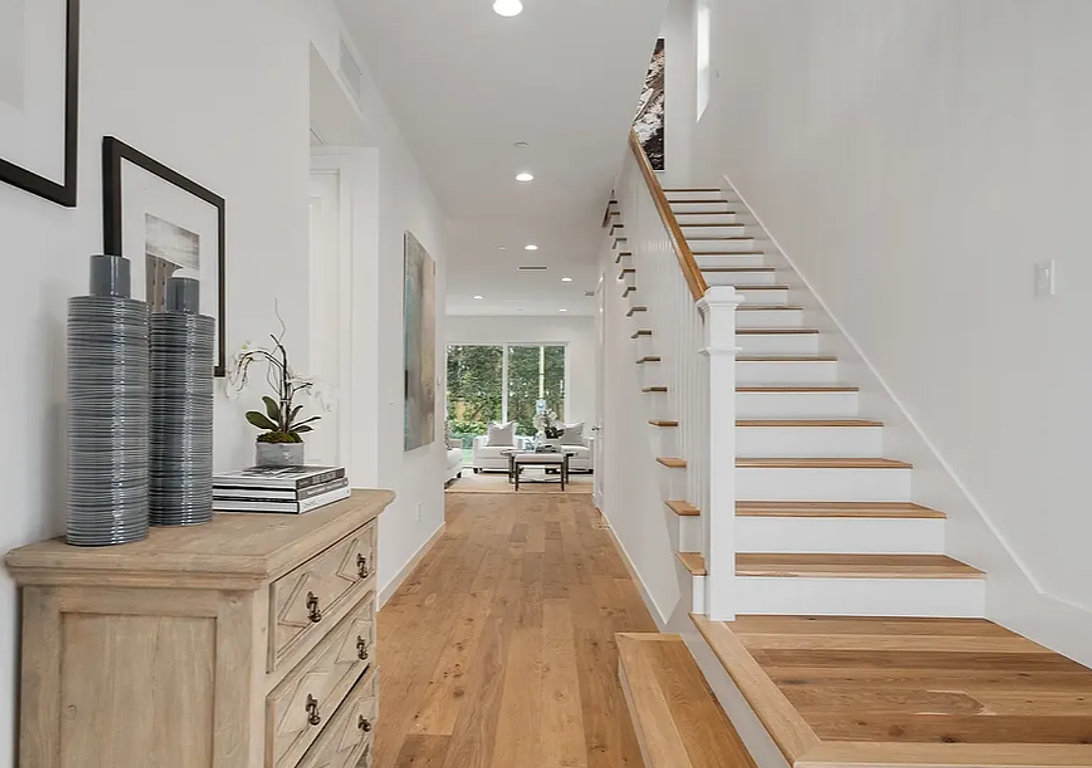 Beautifully Updated 4-Bedroom Home in Prime Palms Location — Photo 3