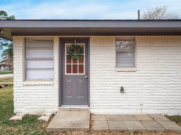 309 S Magnolia St — Photo 4