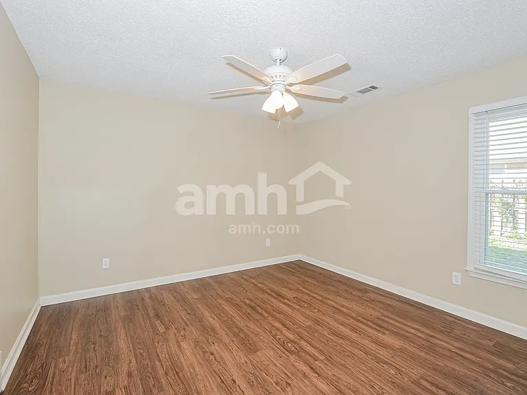 1926 Bohemia Dr — Photo 14