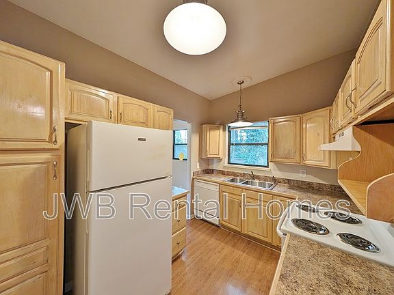3rd image of 6836 Cherbourg Ave S