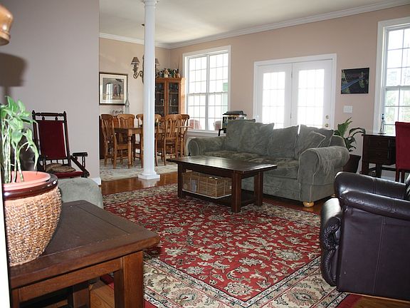 4th image of 15 Shannon Creek Ct