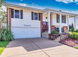274 Village Mead Dr, Ballwin, MO