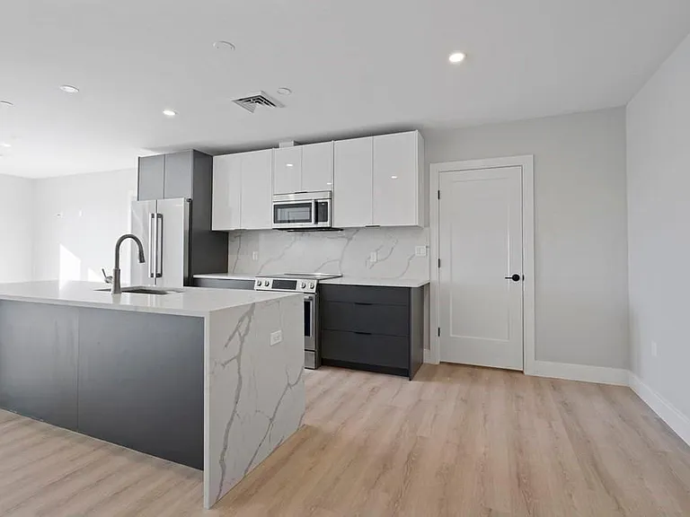 25 2nd St #403 — Photo 10