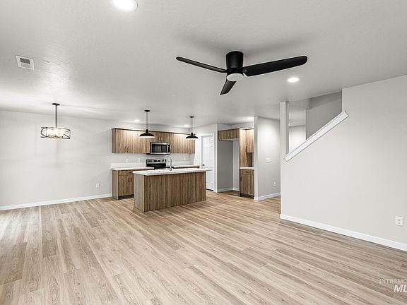 5th image of 10865 Rutland St