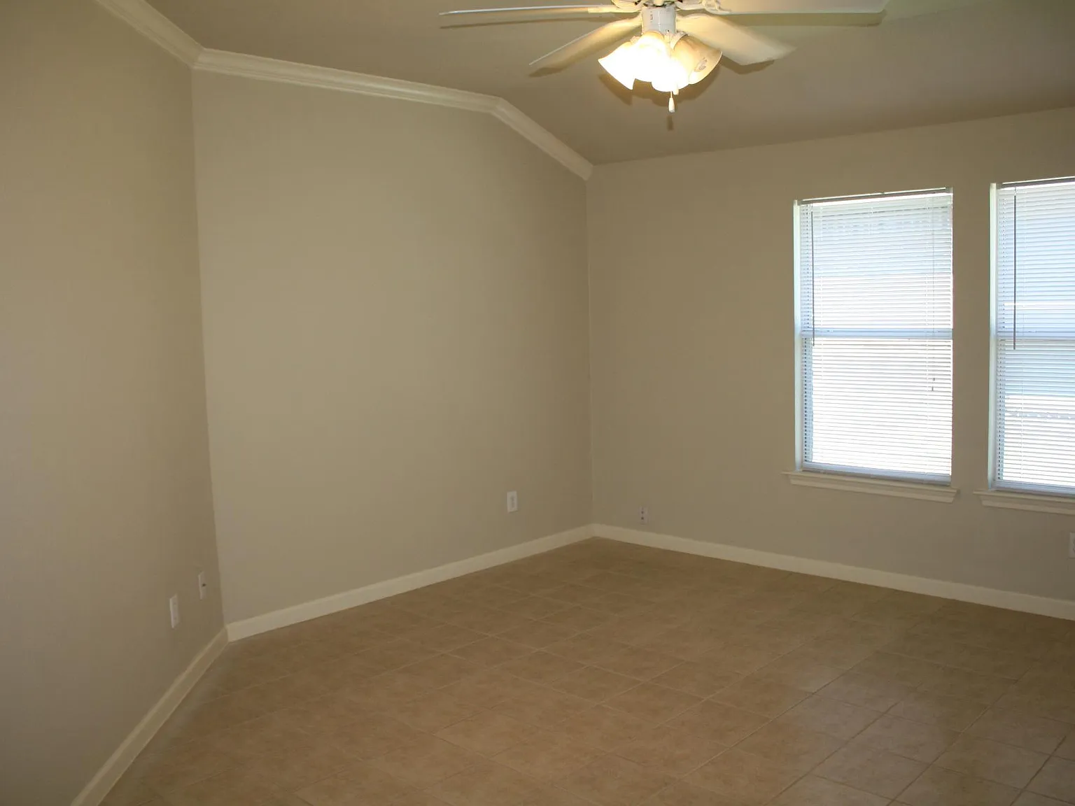 3 bed, 1323 sqft, $1,850 — Photo 4