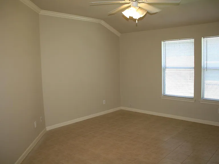 402 Masters Ave #B — Photo 4