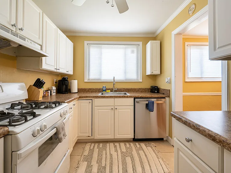 1803 Heath St — Photo 10