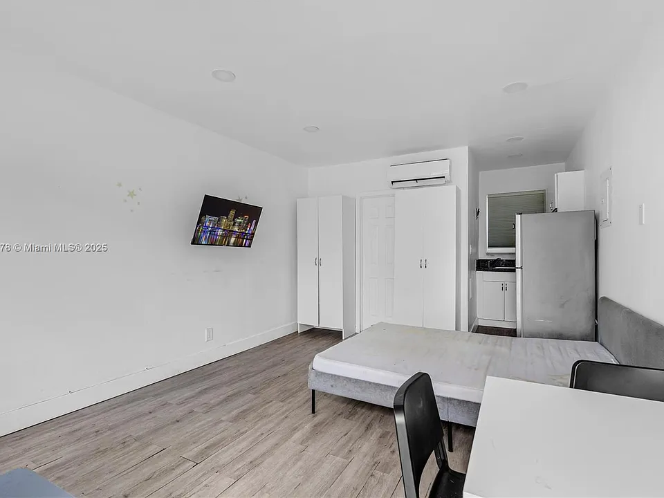 110 NW 9th Ave #3