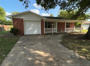 525 E Fort Worth Dr, Broken Arrow, OK 74012