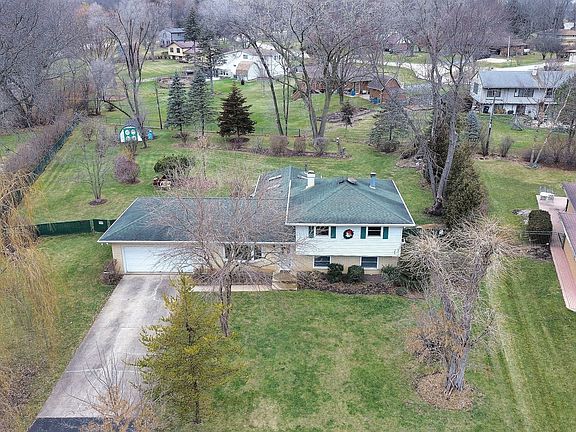 3rd image of 954 Oakdale Dr