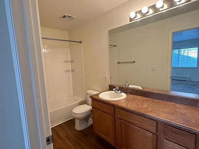 560 River View Dr #702 — Photo 5