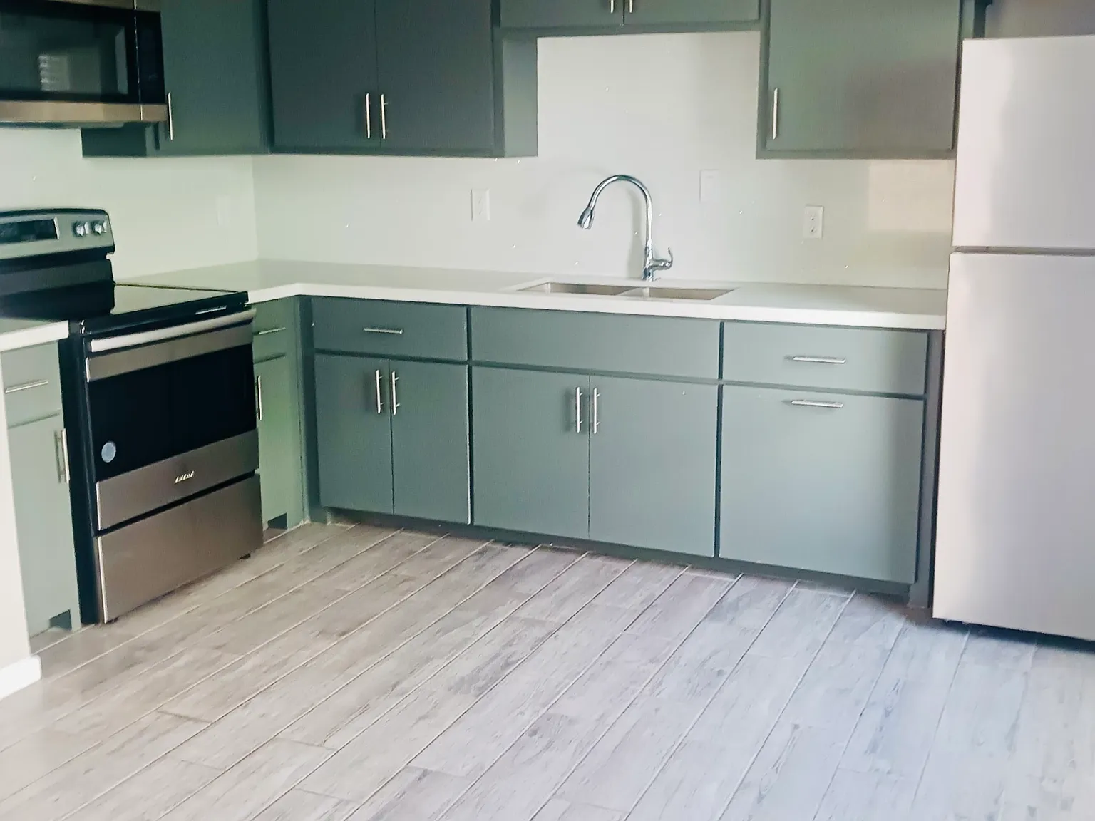 2807 Primrose Ave — Photo 3