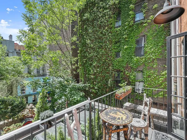 260 West 25th Street image 1 of 16