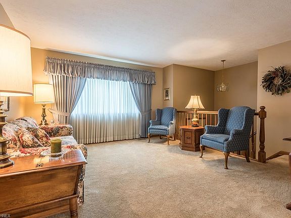 3rd image of 330 Hyder Dr